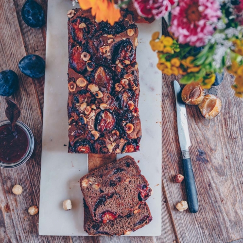 Banana bread with plums and hazelnuts * Freistyle by Verena Frei