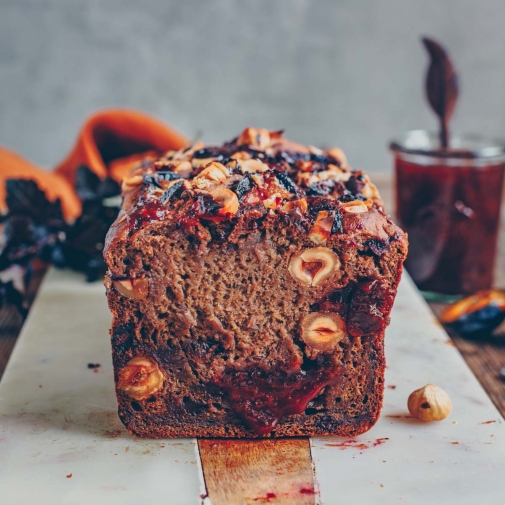 Banana bread with plums and hazelnuts * Freistyle by Verena Frei